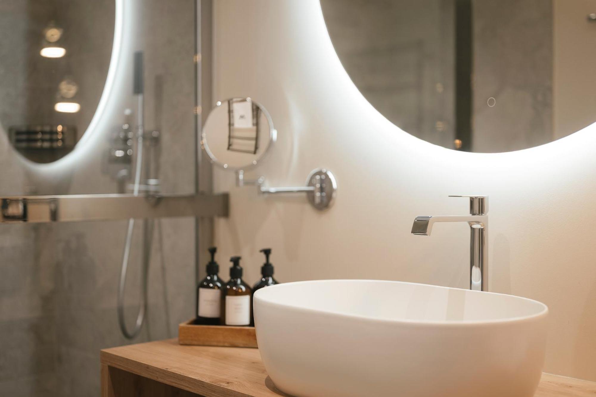 Boutique Hotel Wiesenhof - Adults Only Lana Bagian luar foto